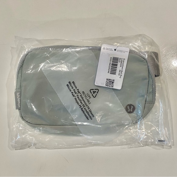 Lululemon Athletica Everywhere Belt Bag - Picture 4 of 5